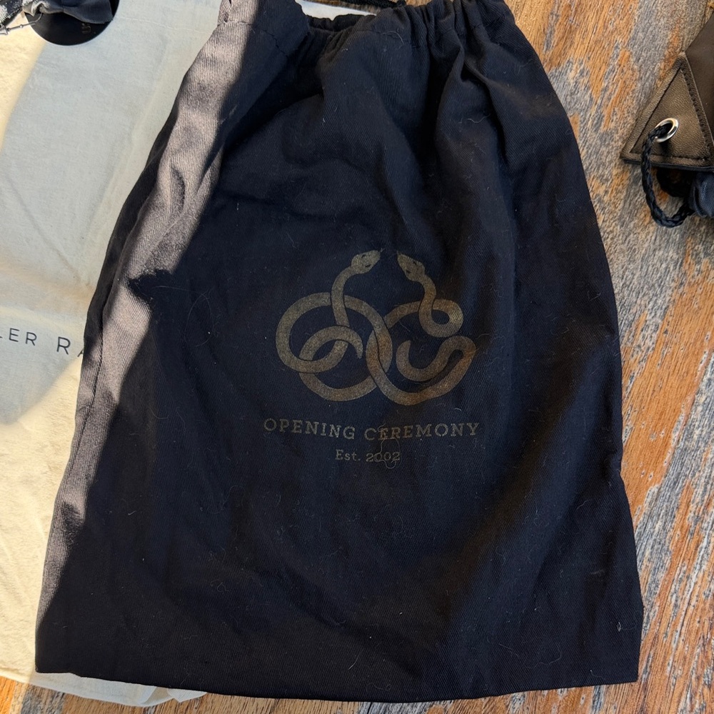8 Assorted Dust Bags Collection - Picture 5 of 10